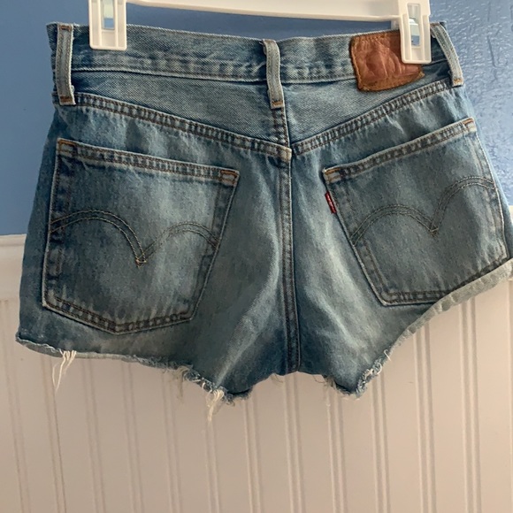 Vintage Levi shorts - Picture 2 of 3